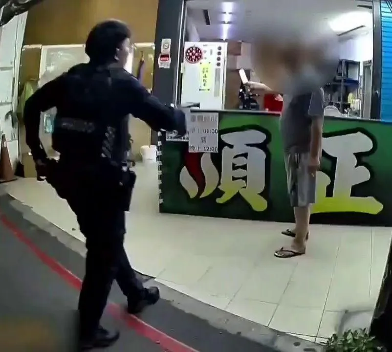 警方執法畫面。(圖/警方提供)