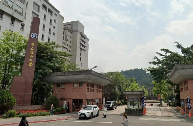 政大博士論文爆AI虛構參考文獻，校方下架並啟動學術倫理調查。（圖／取自Google Maps）