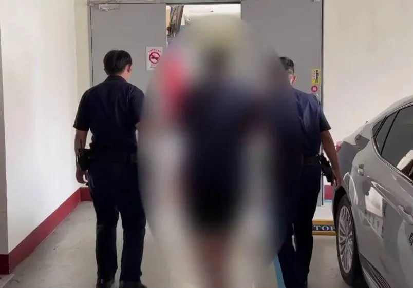曾男被逮捕跟移送。（圖／警方提供）