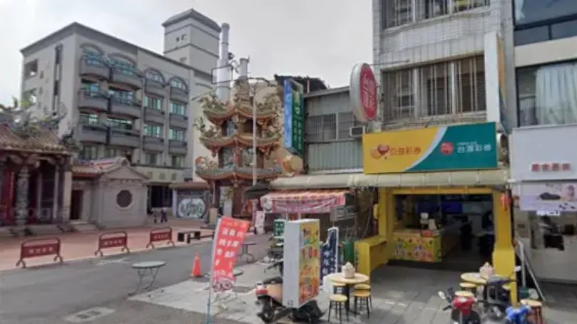 威力彩第114000079期頭獎2.27億元，由高雄市旗津區旗下里廟前路109號1樓的「尚海派彩券行」開出，由一名幸運兒獨得。（圖／翻攝自Google街景圖）