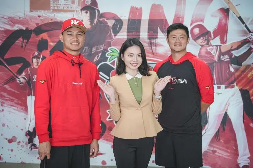 徐若熙（左）透露自己有旅外的想像。（圖／TVBS提供）
