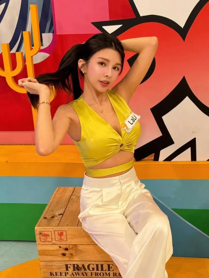 Lala身材窈窕,臉蛋保養有術。(圖/翻攝自Lala臉書)