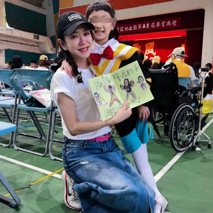 楊千霈自曝整場畢業典禮都在哭。（圖／翻攝自楊千霈 臉書）