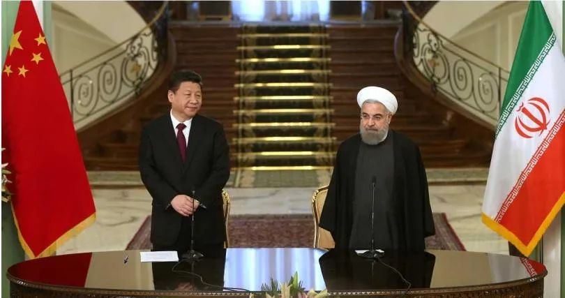 《紐約時報》分析，中東局勢升溫對大陸影響最深。原因是大陸大量石油進口仰賴經由伊朗南部通過的荷莫茲海峽，若中東戰事進一步擴大，能源供應與價格皆將承受衝擊。（示意圖／美聯社）