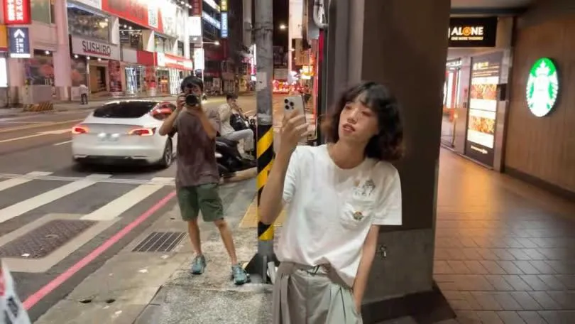 女青鳥罷免投票前夜的囂張行徑反助葉元之挺過罷免。（資料圖／葉元之YT直播）