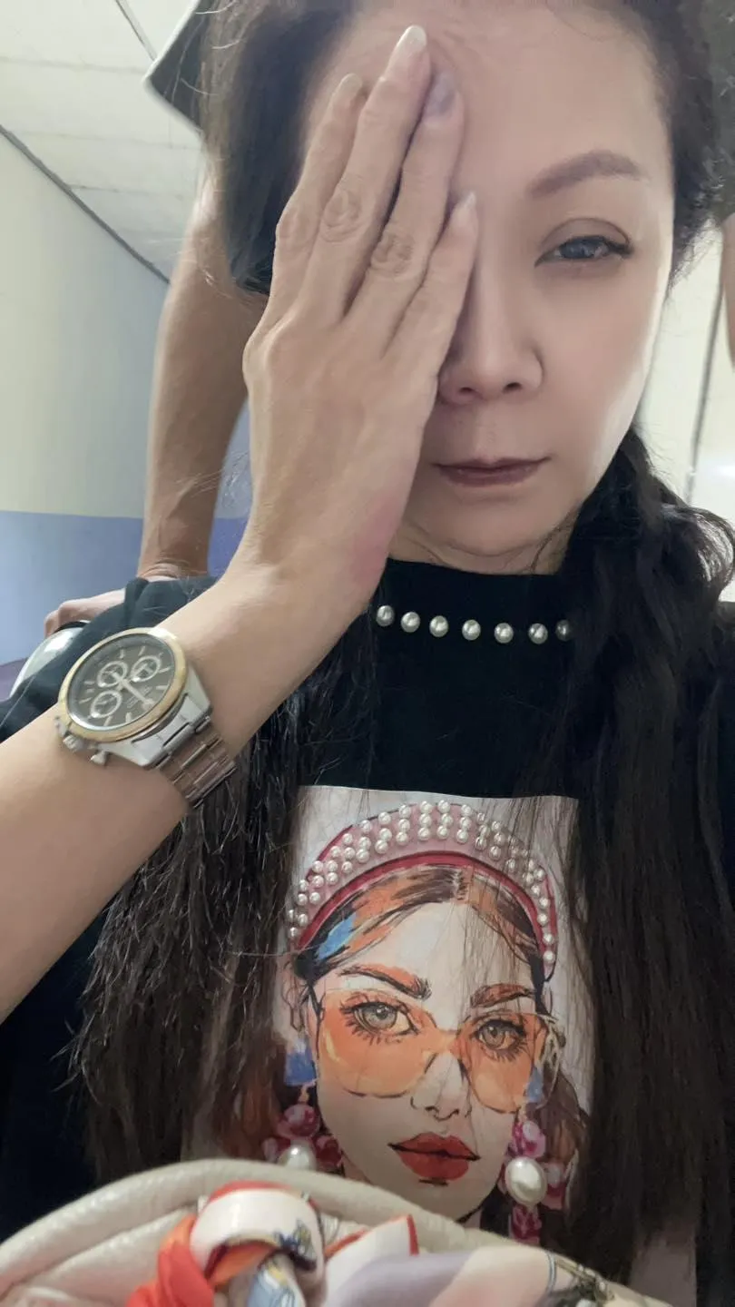 高欣欣把要點的眼藥水拿成處理傷口的藥水。（圖／翻攝高欣欣 欣想事成俱樂部）