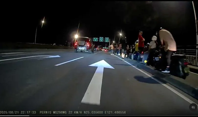 事故造成機車道無法通行。（圖／翻攝Threads／@yunnie_shiba）
