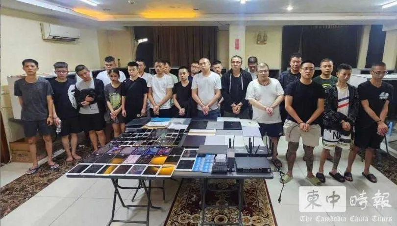 柬埔寨警方在金邊破獲電信詐騙集團，逮捕24名涉案外籍人士，其中一人就是王勝宇。（圖／翻攝自柬中時報）