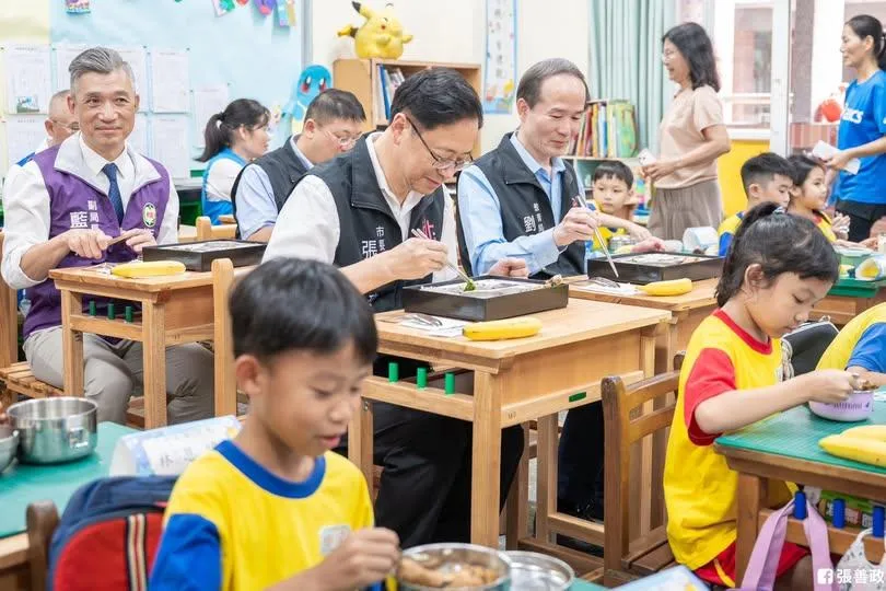 桃園市在3年前就提供學童免費營養午餐。（圖／張善政臉書）