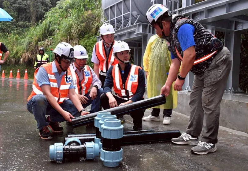 台北市長蔣萬安13日視察高地供水工程進度，他強調，所有台北市民的需求被照顧，城市才能進步。（圖／台北市政府提供）