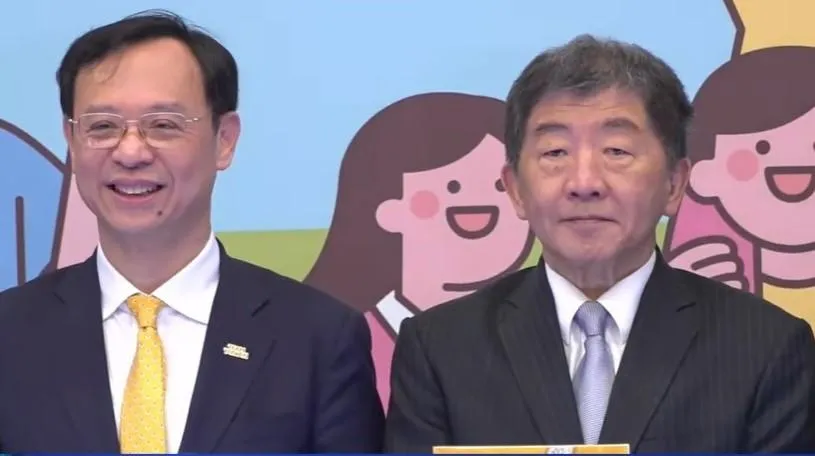 衛福部長石崇良說,健康幣所有通路都是「1幣1元」,擬採小額折抵,兌換品項討論中,12月前說明。(圖/中天新聞)