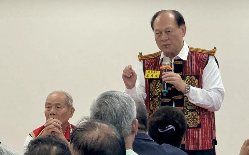 行政院政委季連成19日到光復與鄉親進行防災座談，他表示，參選人願意徵詢他的專業意見，他都樂意協助。（圖／中時王志偉攝）