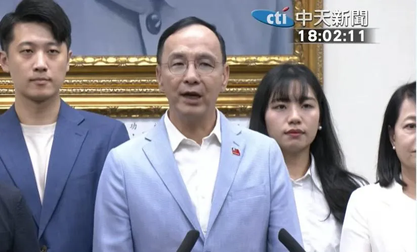 國民黨主席朱立倫在傍晚6點發表談話。(圖/中天新聞)