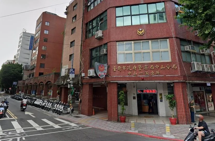 中山警分局交通分隊今早傳出槍響。(圖/翻攝自Google Maps)