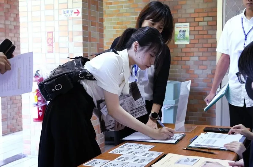 台北中山女高徐同學報考世新法律系,看重其實務導向的師資與課程設計。(圖/世新大學提供)