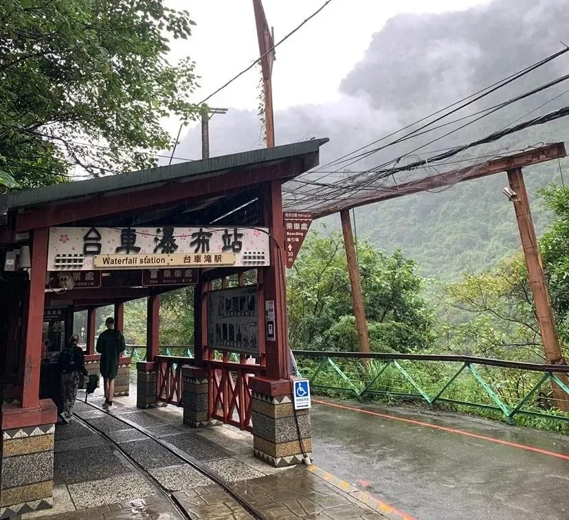 經過覽勝大橋就可到台車乘車站點。（圖／讀者葉美華提供）