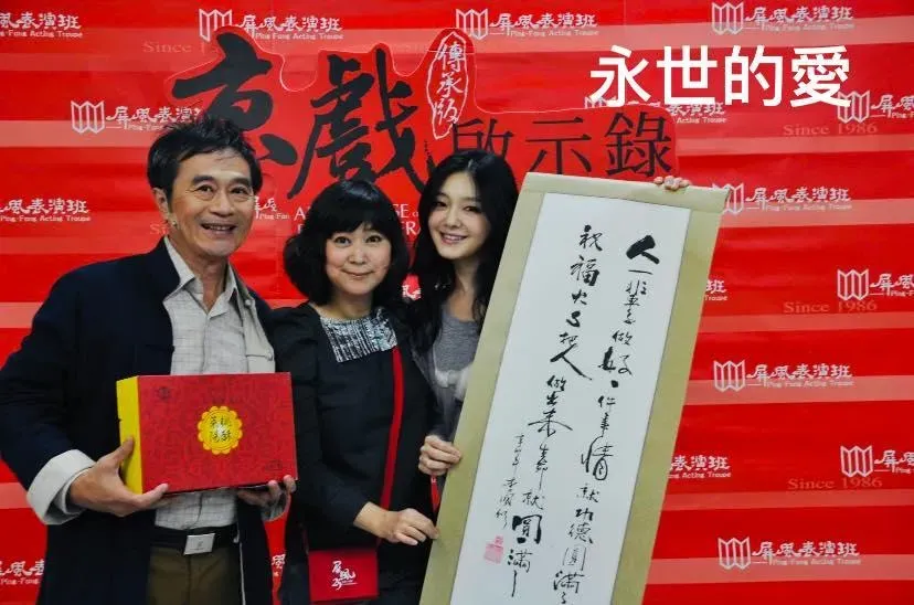 王月po出合照，身旁的李國修、大S都已離開人世。（圖／翻攝自王月（月姐）臉書）