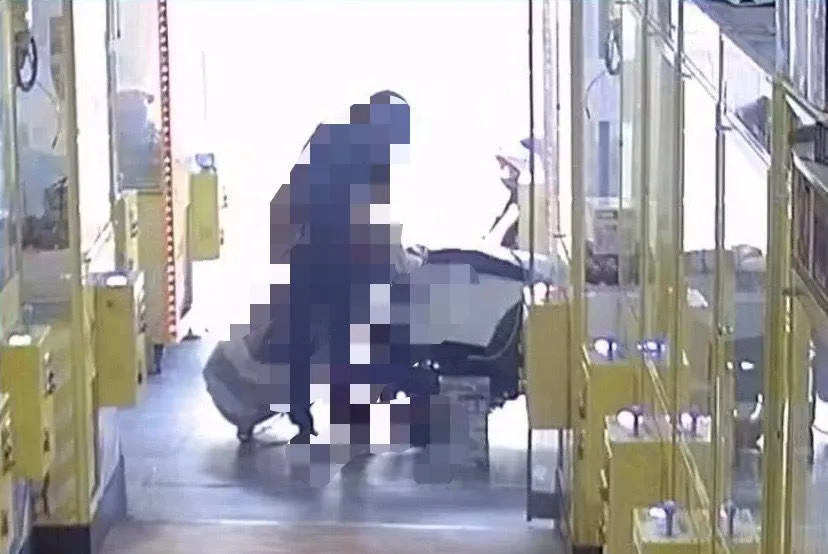 警方根據監視器鎖定施姓男子，火速逮人。（圖／警方提供）