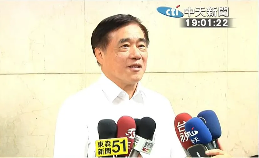 郝龍斌祝賀鄭麗文當選。（圖／中天新聞）