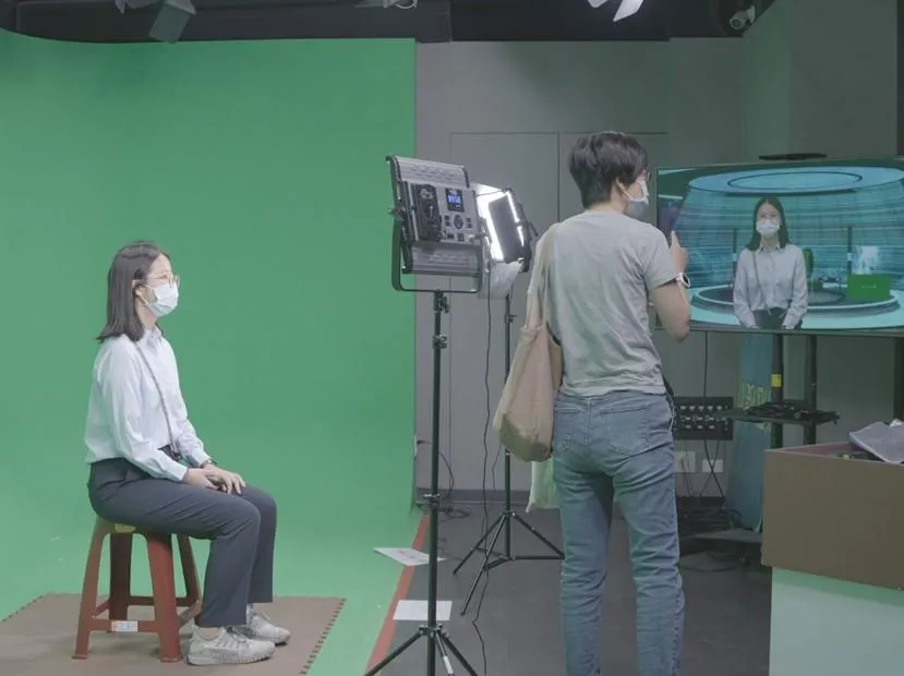 台北靜修高中連同學報考世新資管系,期待跨域學習。(圖/世新大學提供)