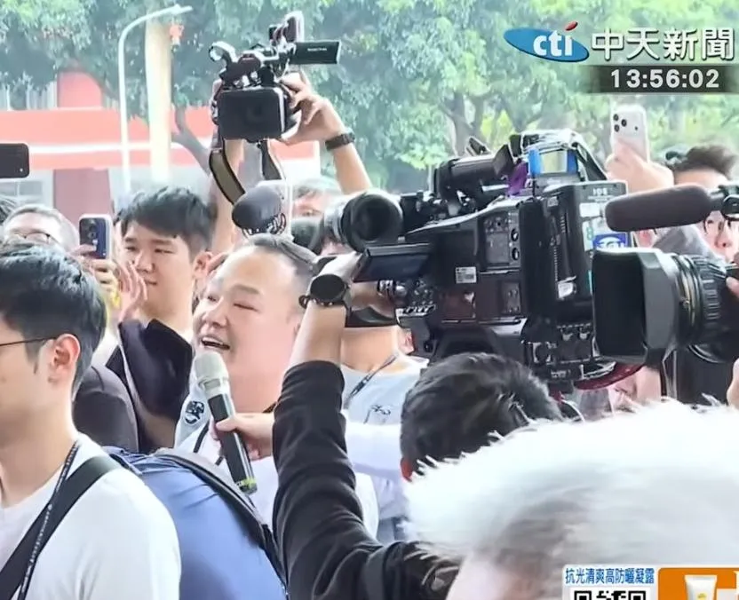 謝瑞益競標的丰采。(圖/中天新聞)