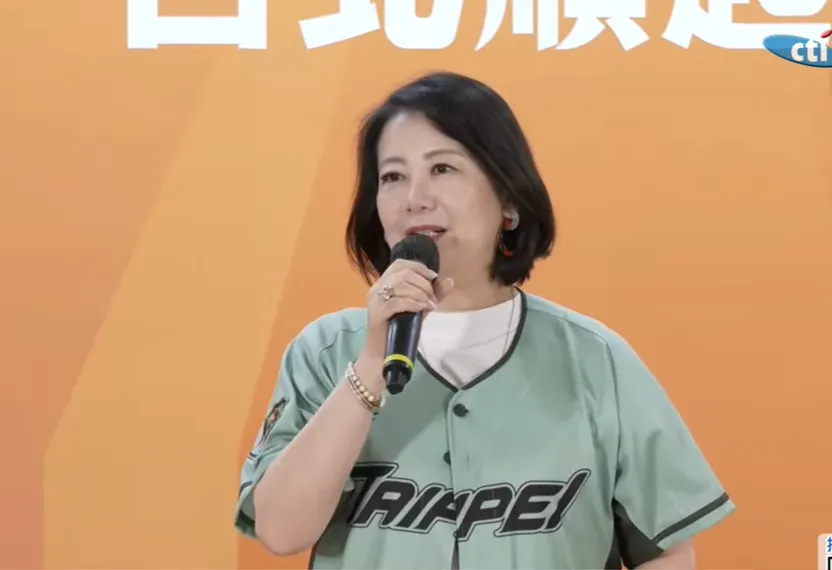 沈伯洋競選總幹事吳思瑤高分貝盛讚沈是一流人才、最強母雞。（圖／中天新聞）