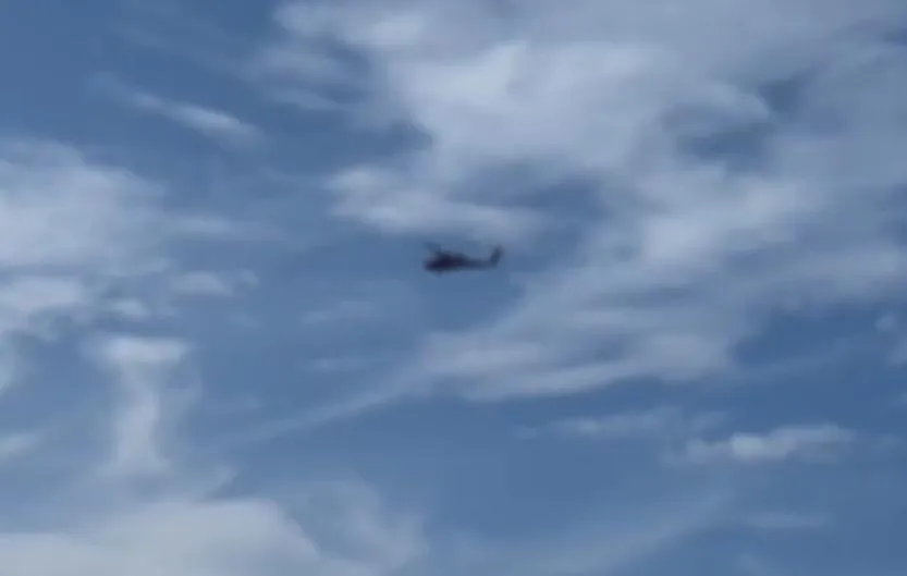 黑鷹直升機升空搜救。（圖／海巡提供）