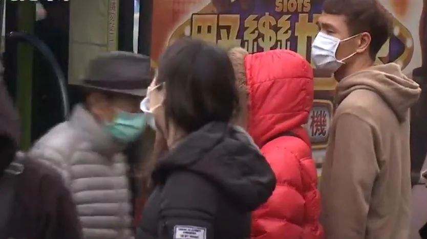 入冬以來最強冷氣團持續發威，醫師提醒，今晚至明天清晨溫度將持續下降，未來2、3天需要密切注意身體狀況。(圖/中天新聞)