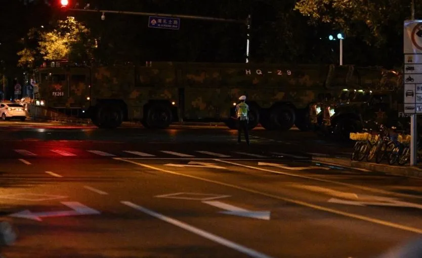 HQ-29發射車日前在九三閱兵彩排亮相。(圖/翻攝新浪微博)