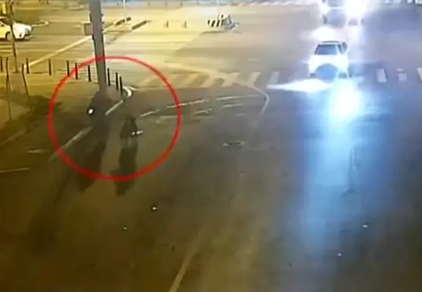 北京一對年輕情侶近日夜騎，竟遭遇車禍天人永隔。（圖／翻攝自微博）