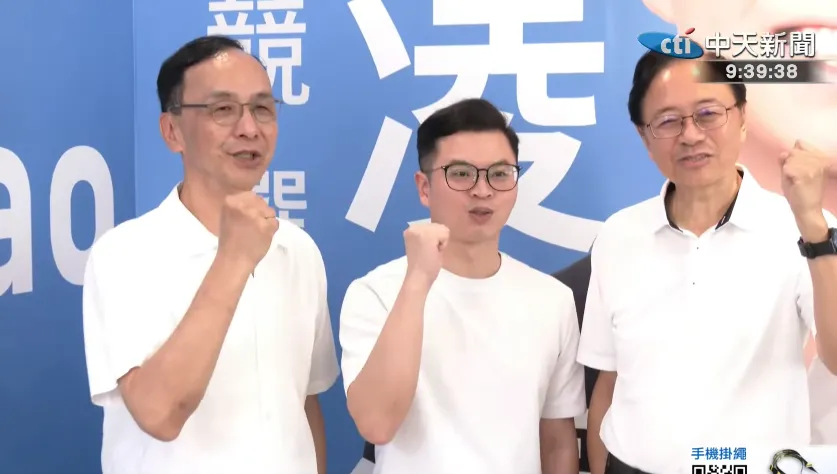國民黨前主席朱立倫與桃園市長張善政，27日合體力挺市議員凌濤競選連任。（圖／中天新聞）