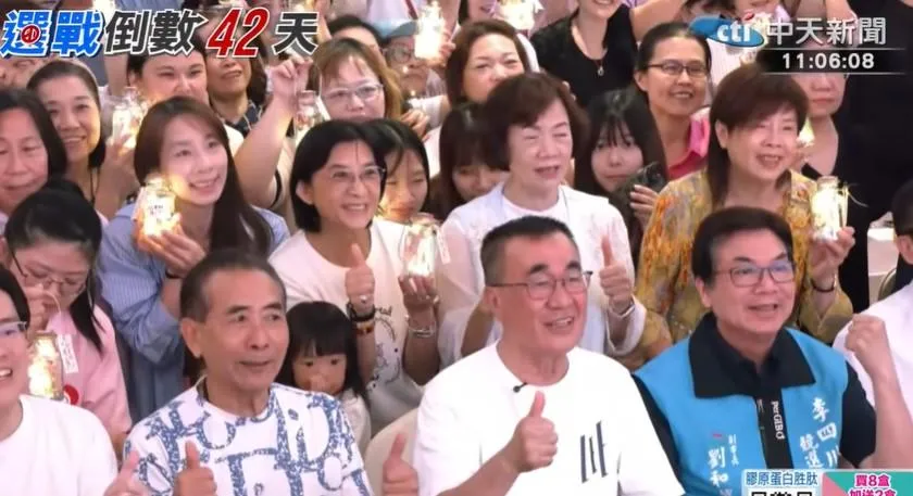 新北市副市長劉和然(右)力挺李四川。(圖/中天新聞)