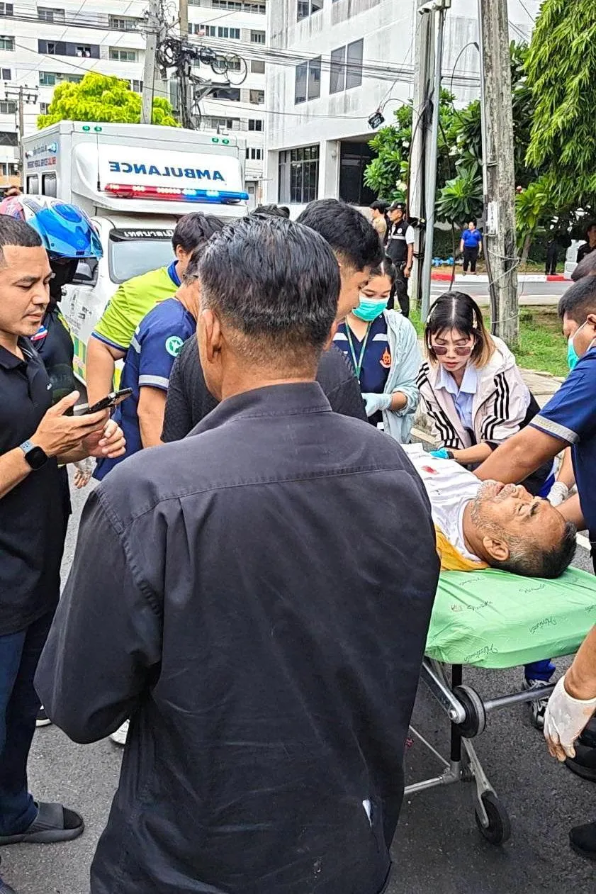 暖武里府行政組織（PAO）主席延帕瑟10日遭槍擊後緊急送醫。 （圖／路透社）