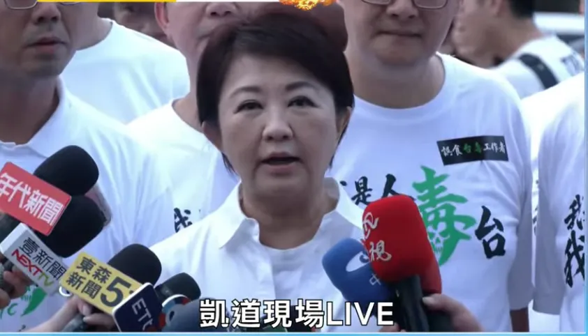 盧秀燕抵達凱道現場先受訪。（圖／中天新聞）