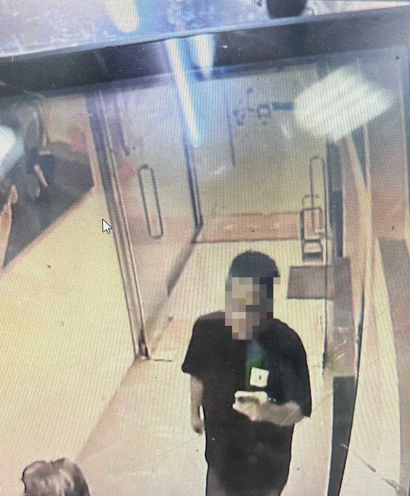 齊國鈞假藉協助販售瓷器古董為名,誆稱購買天然翡翠可節稅,誘使被害人信以為真,並相約當面交付鉅款。(圖/警方提供)