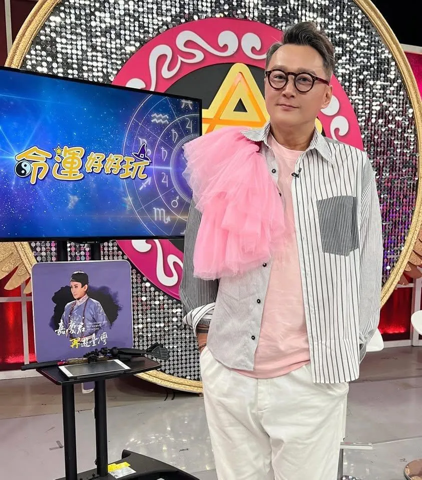 何篤霖主持《命運好好玩》超過20年。(圖/翻攝自何篤霖臉書)