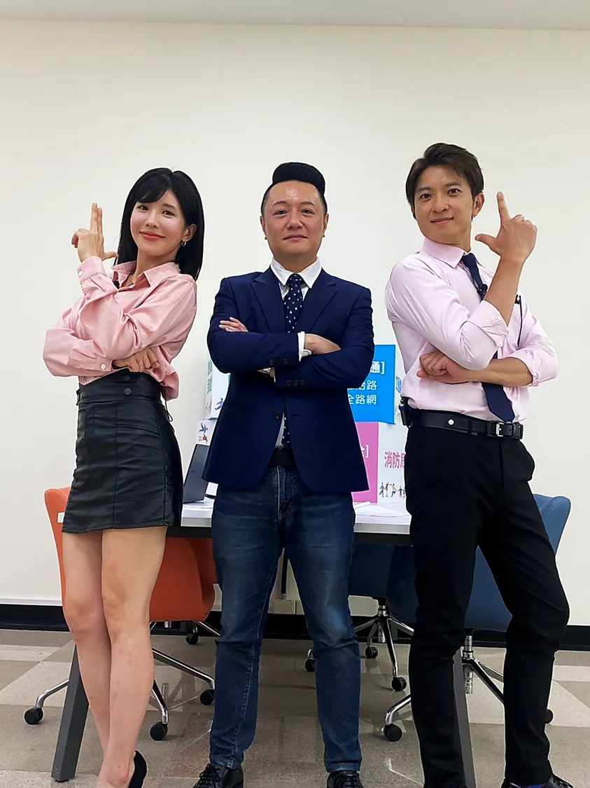 小豪、壯壯與新竹縣數位發展處長劉奕帆暢談「智慧沙盒創新計畫」（圖/一起看City製作單位提供）