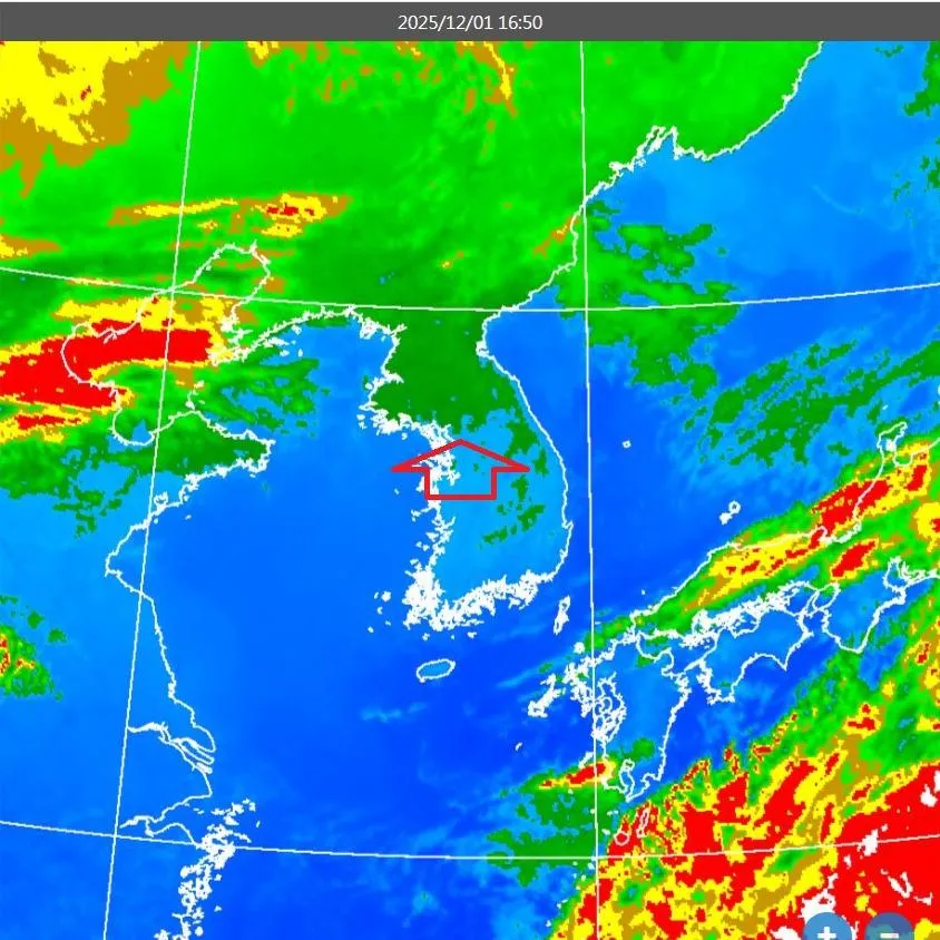 若影像呈現土色與綠色的分界線，代表地面溫度可能低於-20°C。（圖／翻攝自鄭明典臉書）