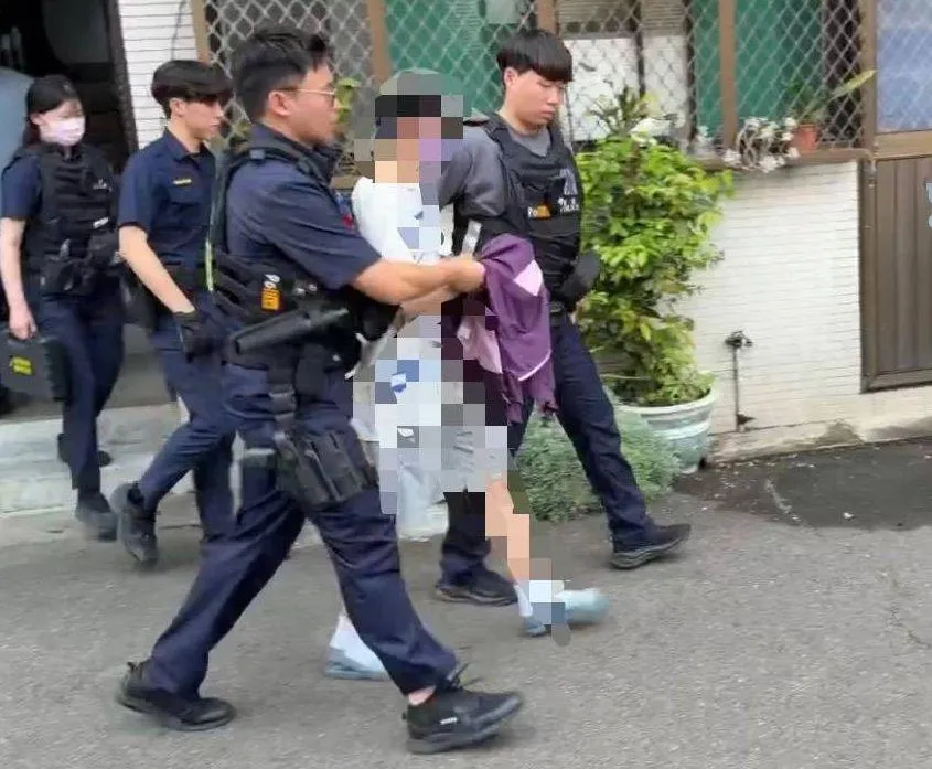 嫌犯被逮捕。（圖／中天新聞）