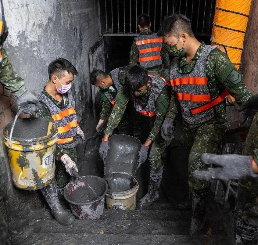 國軍、替代役人力持續投入花蓮光復災區協助清整。(圖/資料照/翻攝自Facebook@消防署)