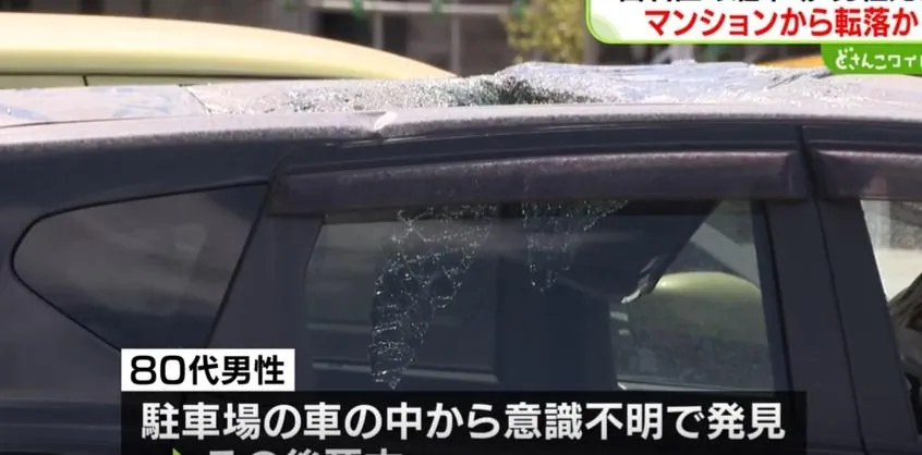車頂天窗被砸穿。(圖/翻攝NNN)