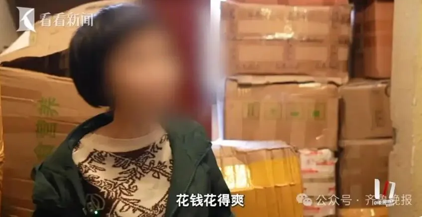 王婦向記者表示購物除了爽外,還因為怕別人來借錢。(圖/翻攝齊魯晚報)