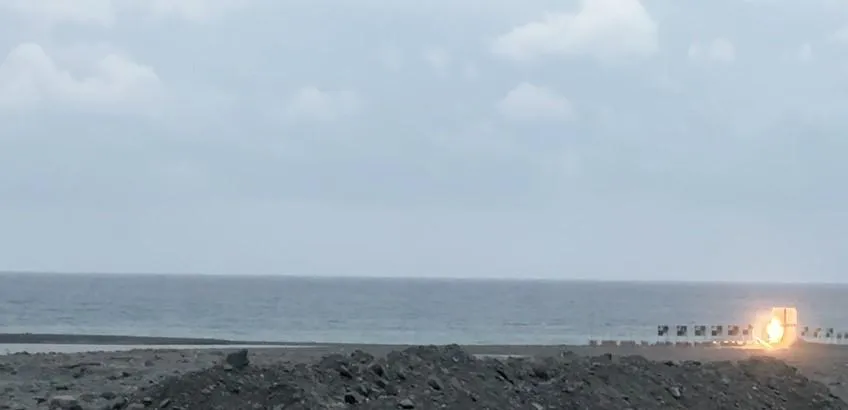陸軍今天（4日）清晨，首度在台東太麻里溪出海口，實施建制武器實彈射擊。（陸軍東指部提供）
