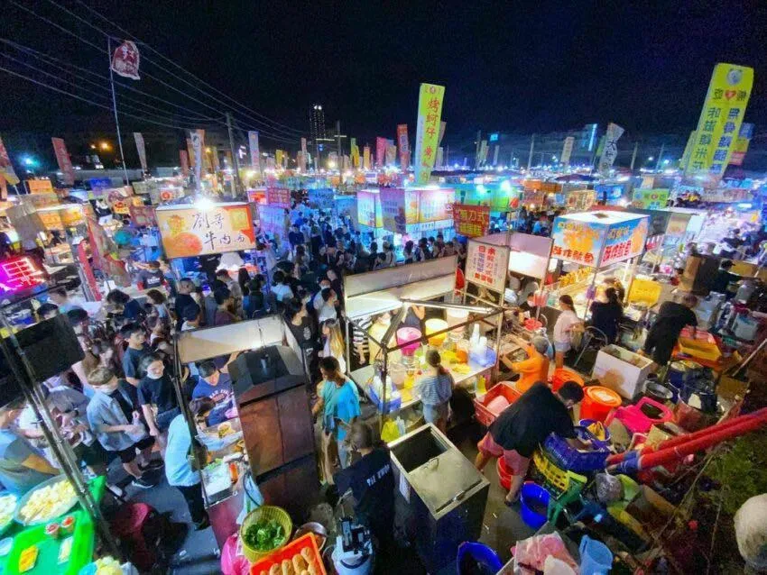 鹿峰夜市全盛時期共有多達150家攤販。（圖／翻攝自鹿峰夜市臉書）