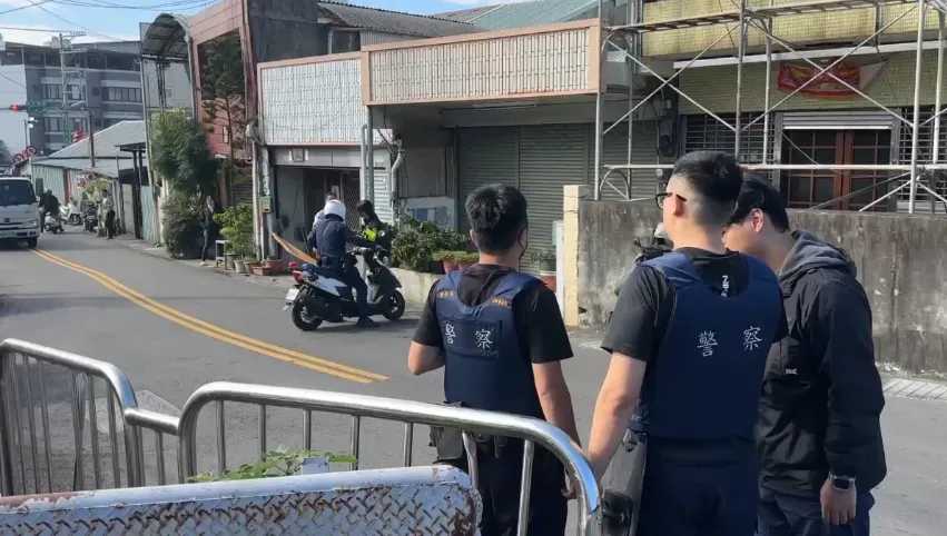 警方獲報後，立即成立專案小組，並擴大調閱周邊監視器畫面進行追查。（圖／中天新聞）
