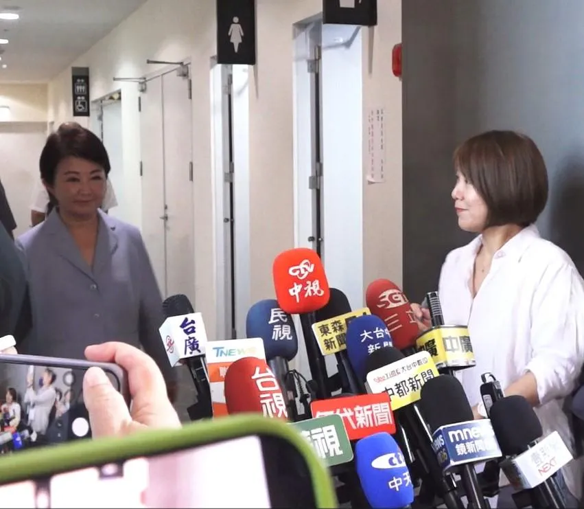 台中市長盧秀燕主持市政會議前受訪。（圖／台中市政府提供）