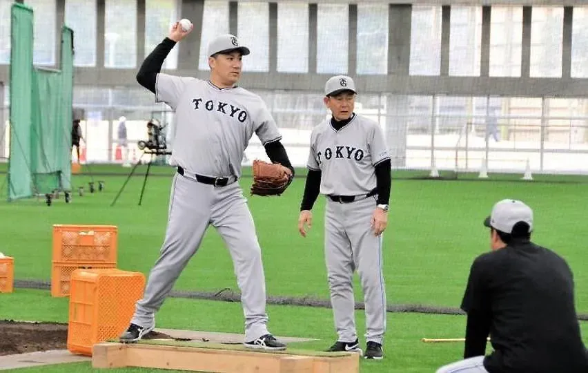 田中將大認真練投。（圖／翻攝自社群平台X）