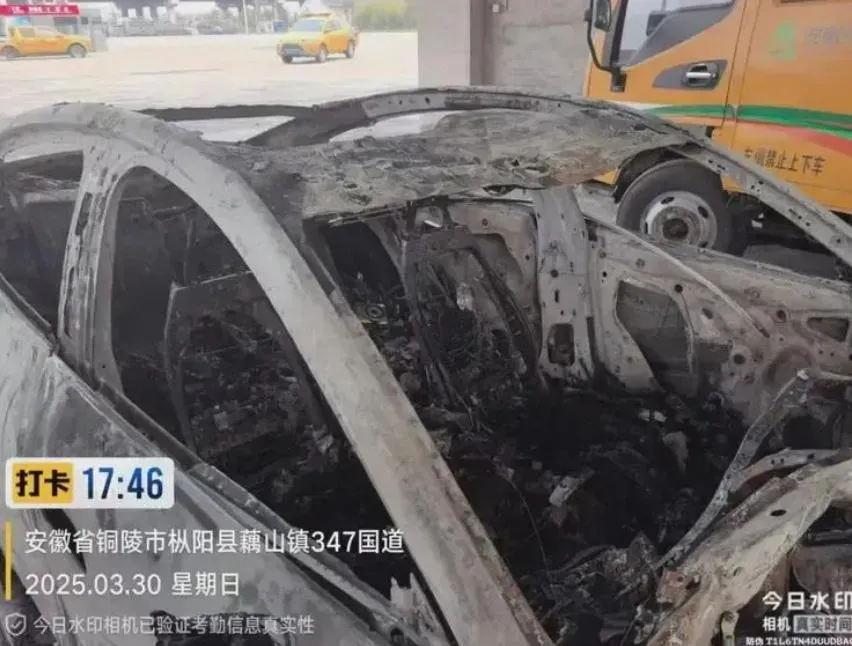 小米SU7車禍爆燃3女大生車內慘死。（圖／翻攝廣州日報）