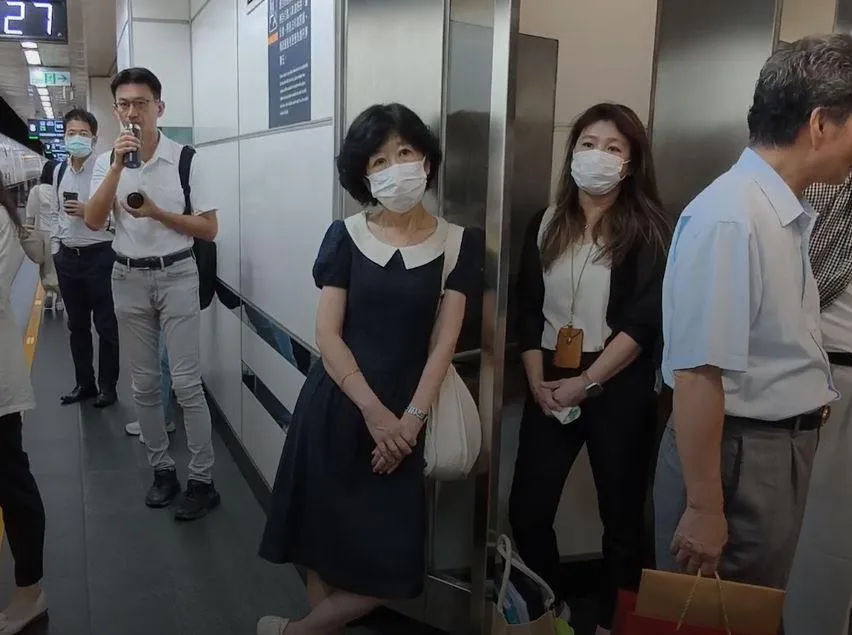 陳佩琪與陳智菡搭乘高鐵南下，疑似要去慰問彭振聲。