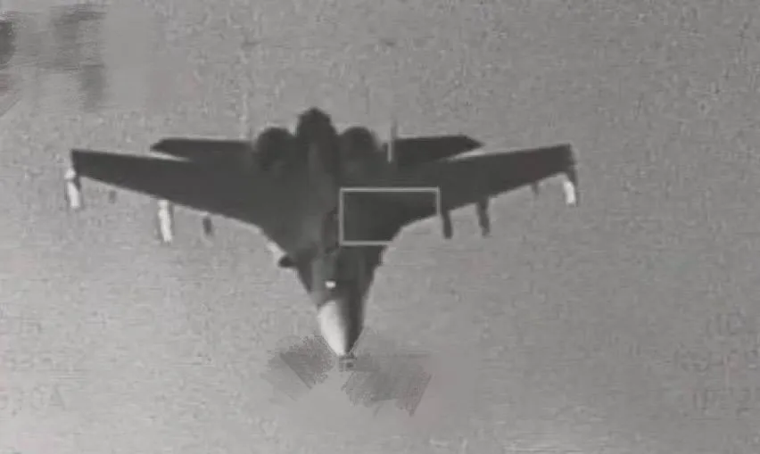 空軍拍攝的大陸殲16戰機。(圖/國防部)